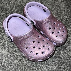 Toddler girl purple crocs 💜